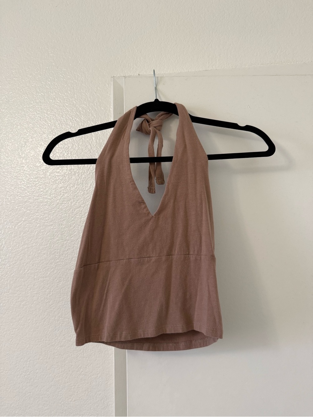 Hollister Halter V-Neck Camisole in Mauve